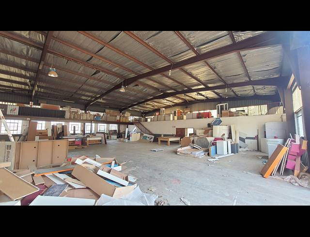 2,266M² WAREHOUSE SOLD IN EASTLEIGH